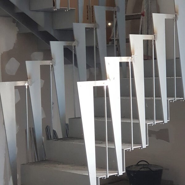 Construccion in sito de escalera metalica