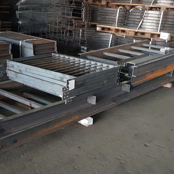 Piezas para instalación de pasarela metalica